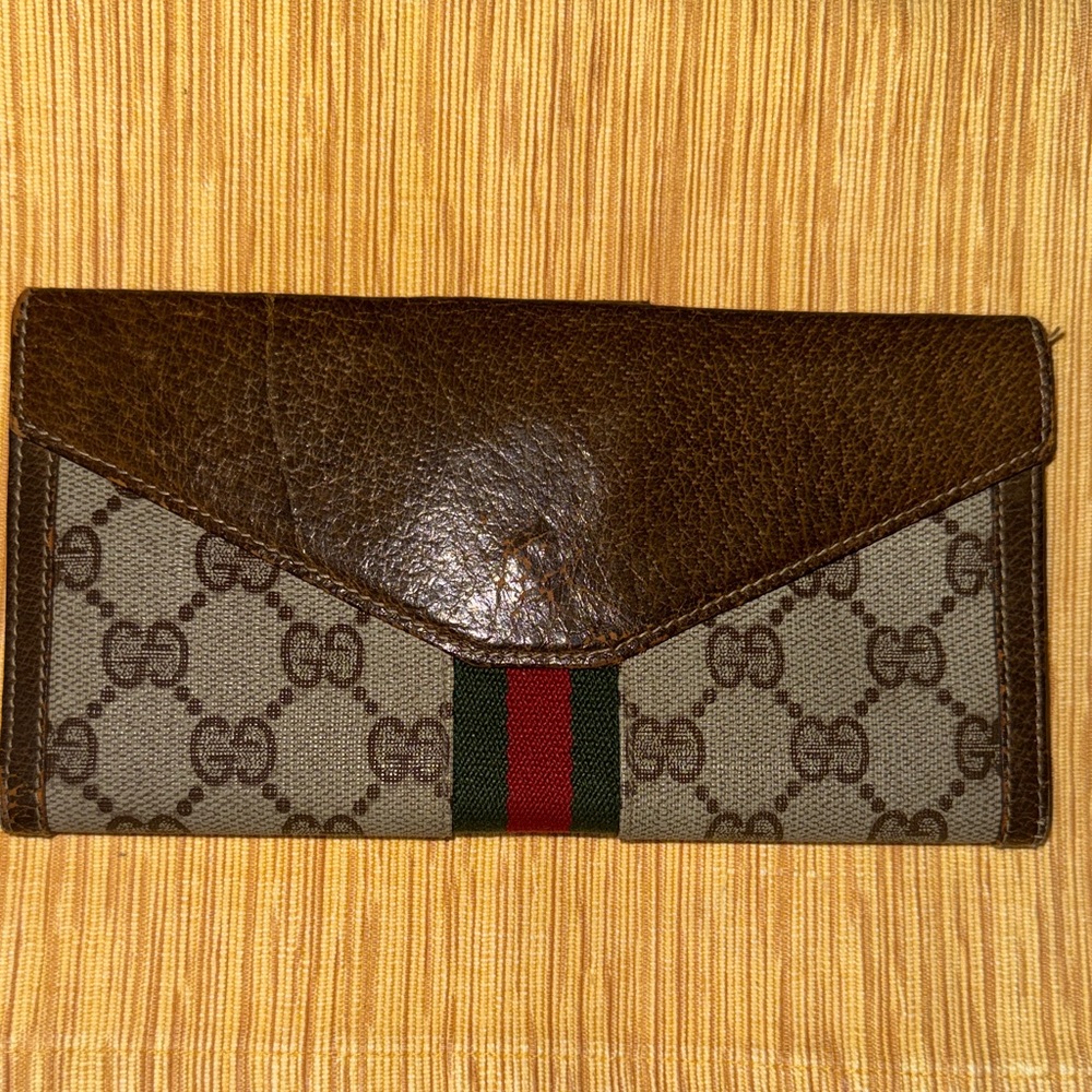 Gucci Dark Brown Leather Wallet with Gold Emblem part of the old Sherry line - Picture 4 of 7